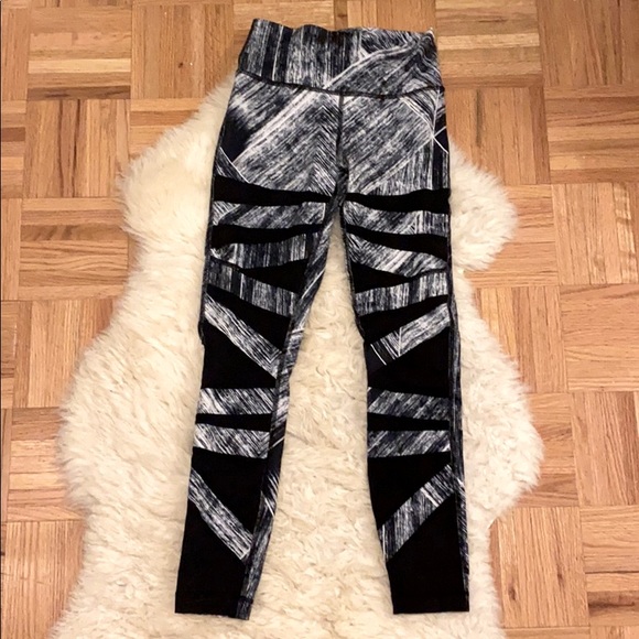 lululemon athletica Pants - Lululemon black white legging
